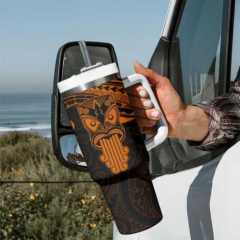 New Zealand Te Reo Maori Kia Kaha Maori Language Week Gold Custom Stanley Quencher 40oz Stainless Steel Tumbler With Handle - Threewoofs - Image 7