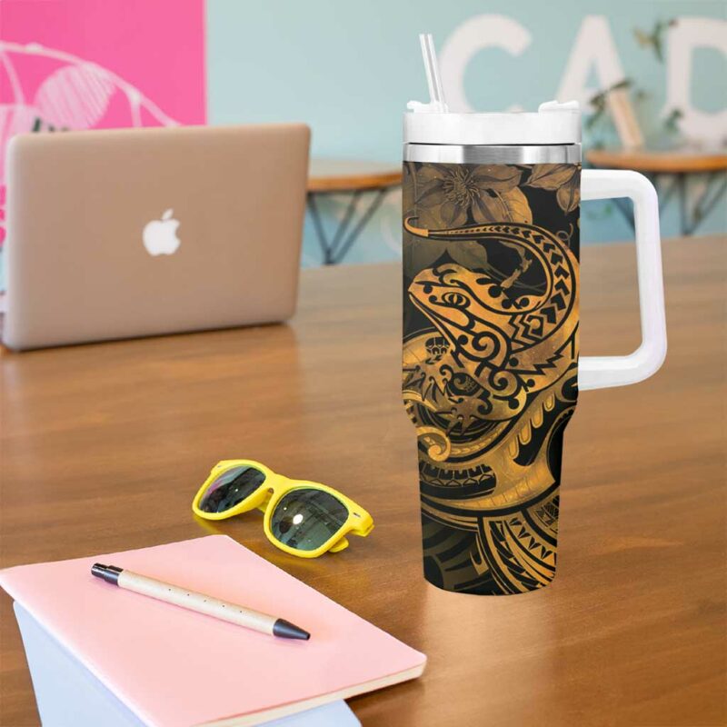 New Zealand Tuatara Aotearoa Maori Clematis Flowers Gold Custom Stanley Quencher 40oz Stainless Steel Tumbler With Handle - Threewoofs - Image 5