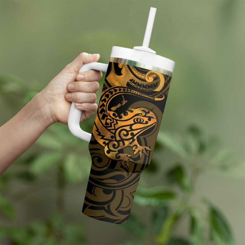 New Zealand Tuatara Aotearoa Maori Clematis Flowers Gold Custom Stanley Quencher 40oz Stainless Steel Tumbler With Handle - Threewoofs - Image 3