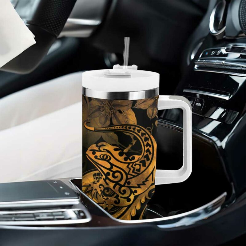 New Zealand Tuatara Aotearoa Maori Clematis Flowers Gold Custom Stanley Quencher 40oz Stainless Steel Tumbler With Handle - Threewoofs - Image 8