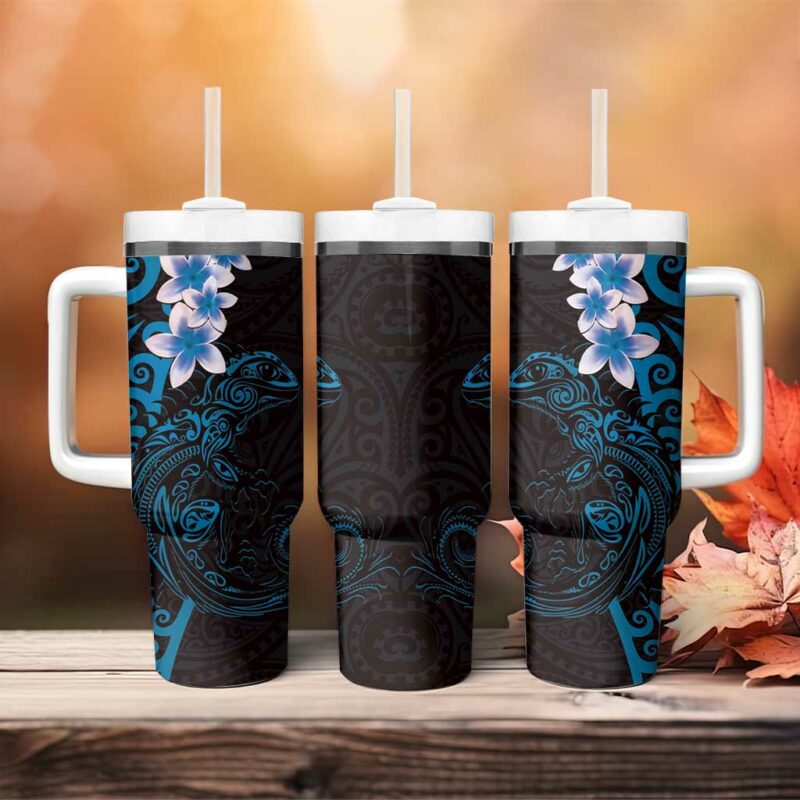 New Zealand Tuatara Plumeria Maori Blue Koru Tribal Tattoo Custom Stanley Quencher 40oz Stainless Steel Tumbler With Handle - Threewoofs - Image 4