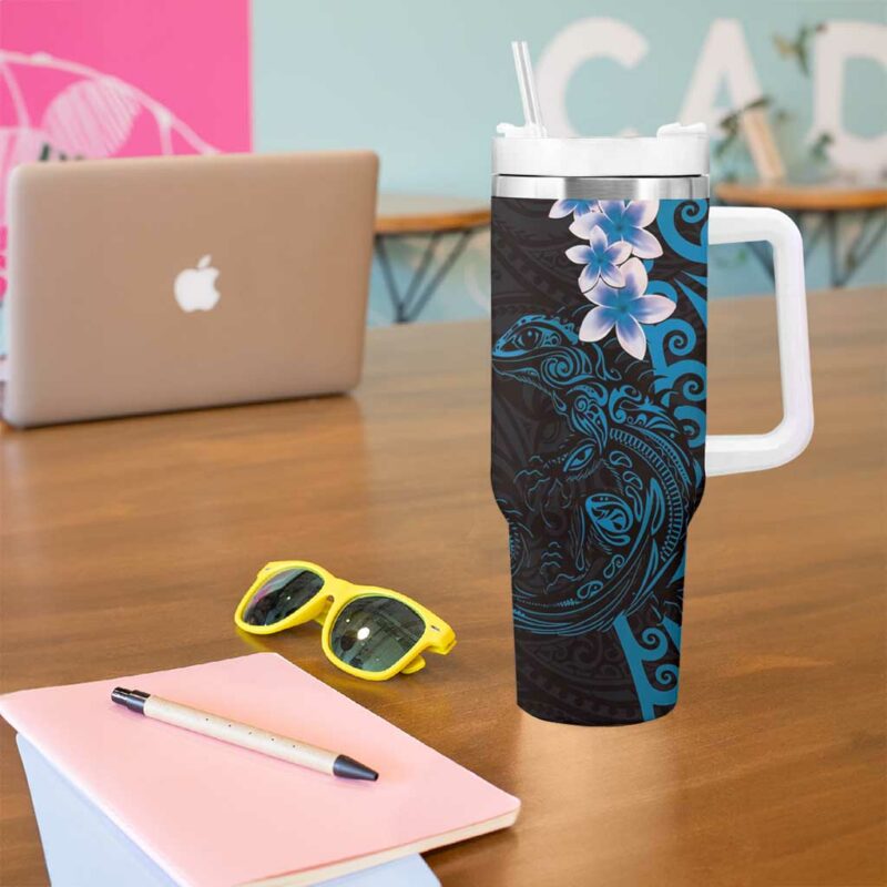 New Zealand Tuatara Plumeria Maori Blue Koru Tribal Tattoo Custom Stanley Quencher 40oz Stainless Steel Tumbler With Handle - Threewoofs - Image 5
