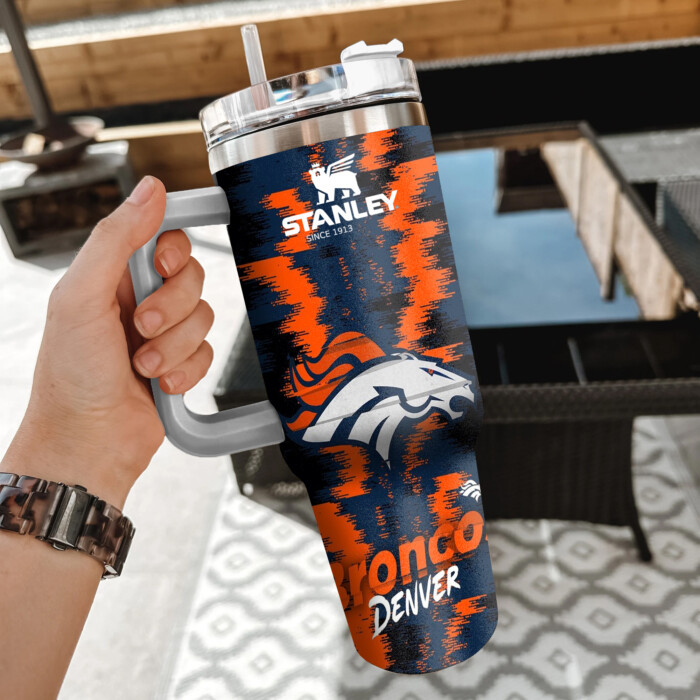 Stay Refreshed with the Ultimate Insulated Sports Tumbler - Team Spirit Design