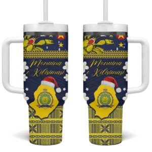 Niue Monuina e Kilisimasi Christmas Uga Niue Map and Emblem Custom Stanley Quencher 40oz Stainless Steel Tumbler With Handle - Threewoofs