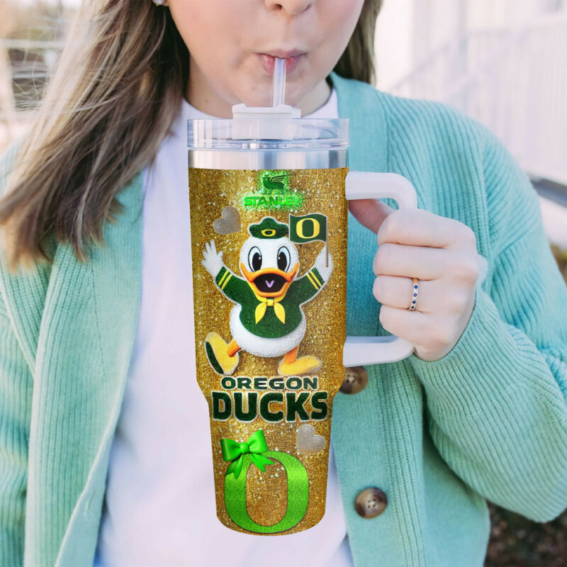 Oregon Ducks NCAA Sports Custom Stanley Quencher 40oz Stainless Steel Tumbler With Handle - Threewoofs - Image 3
