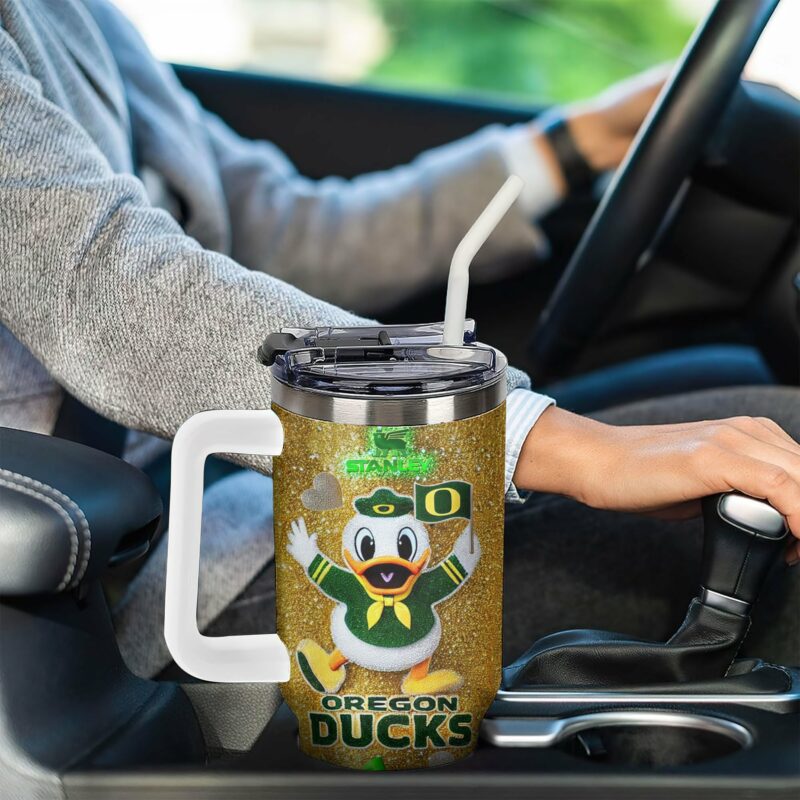 Oregon Ducks NCAA Sports Custom Stanley Quencher 40oz Stainless Steel Tumbler With Handle - Threewoofs - Image 4