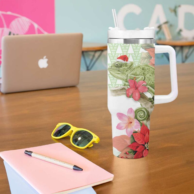 Pastel Green Hawaii Chameleon Christmas Mele Kalikimaka Kakau Watercolor Custom Stanley Quencher 40oz Stainless Steel Tumbler With Handle - Threewoofs - Image 5