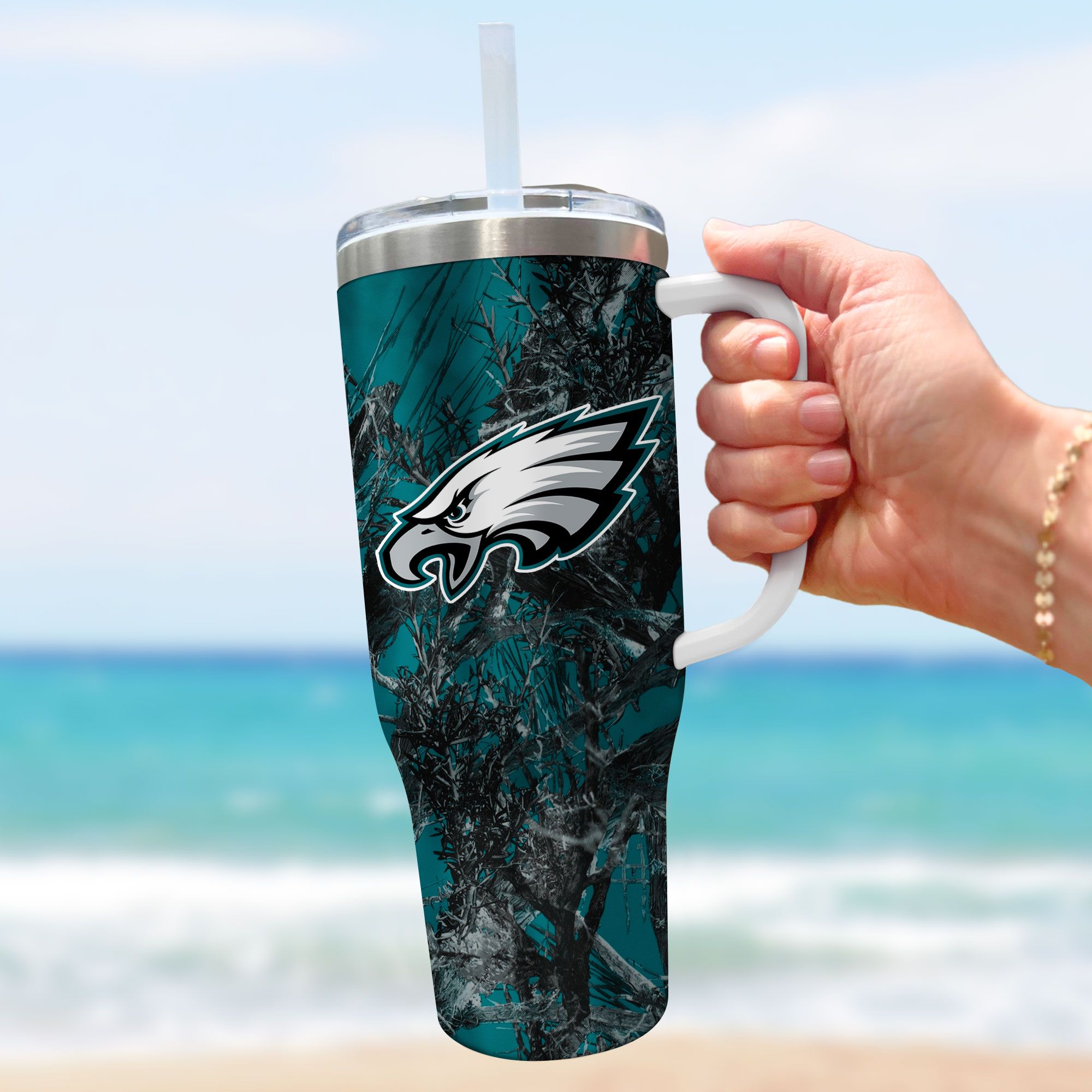 Philadelphia Eagles Camouflage Travel Mug with Handle & Straw - Show Your Team Spirit! - Image 3