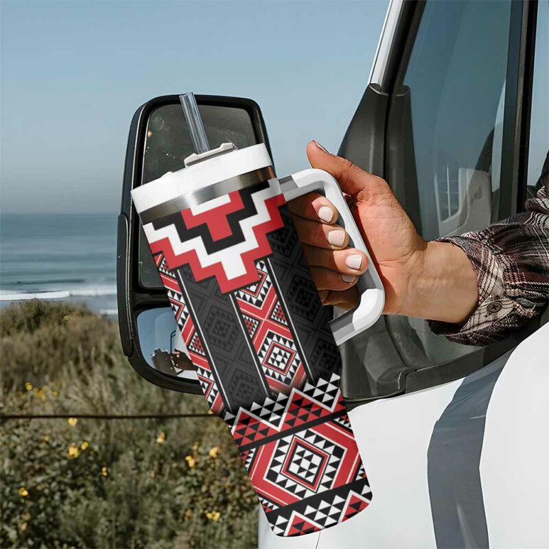 Red Taniko Aotearoa Niho Taniwha Mix Poutama Custom Stanley Quencher 40oz Stainless Steel Tumbler With Handle - Threewoofs - Image 7