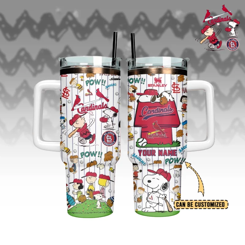 St. Louis Cardinals x Peanuts MLB Custom Stanley Quencher 40oz Stainless Steel Tumbler With Handle - Threewoofs - Image 3