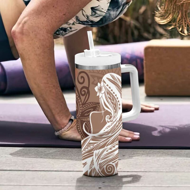 Tahiti Islands Polynesian Plumeria Tahitian Vahine ‚ÄòOte‚Äôa Beige Custom Stanley Quencher 40oz Stainless Steel Tumbler With Handle - Threewoofs - Image 6
