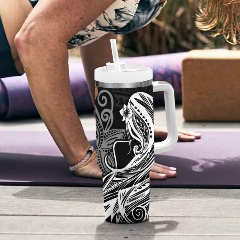 Tahiti Islands Polynesian Plumeria Tahitian Vahine ‚ÄòOte‚Äôa Black Custom Stanley Quencher 40oz Stainless Steel Tumbler With Handle - Threewoofs - Image 6
