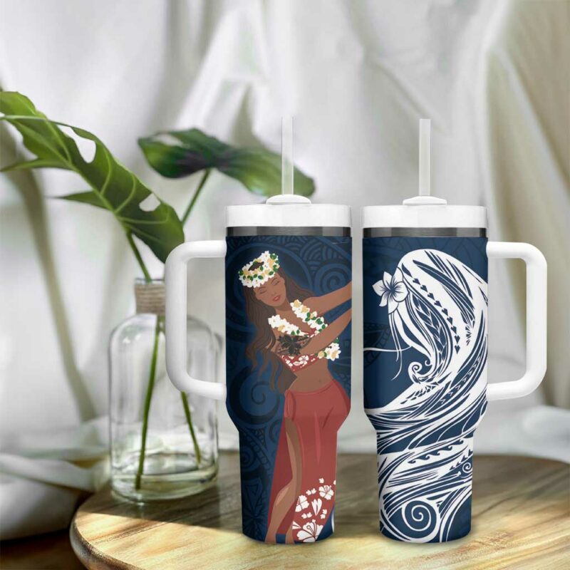 Tahiti Islands Polynesian Plumeria Tahitian Vahine ‚ÄòOte‚Äôa Navy Blue Custom Stanley Quencher 40oz Stainless Steel Tumbler With Handle - Threewoofs - Image 9