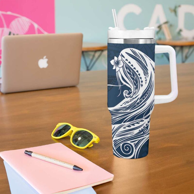 Tahiti Islands Polynesian Plumeria Tahitian Vahine ‚ÄòOte‚Äôa Navy Blue Custom Stanley Quencher 40oz Stainless Steel Tumbler With Handle - Threewoofs - Image 5