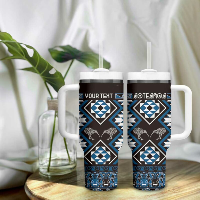 Taniko Motifs Aotearoa Waitangi Kowhaiwhai Kiwi Blue Custom Stanley Quencher 40oz Stainless Steel Tumbler With Handle - Threewoofs - Image 9