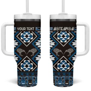 Taniko Motifs Aotearoa Waitangi Kowhaiwhai Kiwi Blue Custom Stanley Quencher 40oz Stainless Steel Tumbler With Handle - Threewoofs