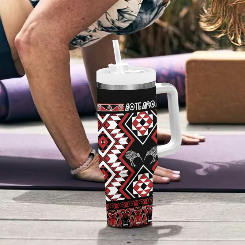 Taniko Motifs Aotearoa Waitangi Kowhaiwhai Kiwi Custom Stanley Quencher 40oz Stainless Steel Tumbler With Handle - Threewoofs - Image 6