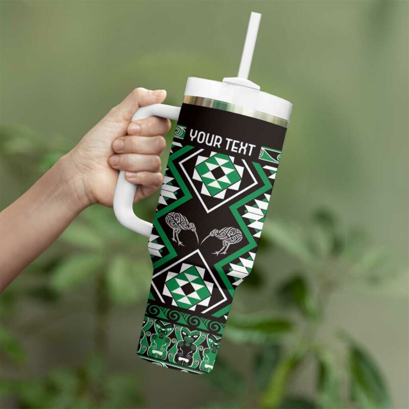 Taniko Motifs Aotearoa Waitangi Kowhaiwhai Kiwi Green Custom Stanley Quencher 40oz Stainless Steel Tumbler With Handle - Threewoofs - Image 3