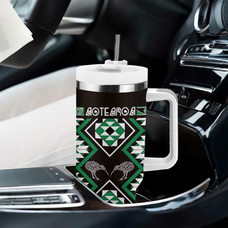 Taniko Motifs Aotearoa Waitangi Kowhaiwhai Kiwi Green Custom Stanley Quencher 40oz Stainless Steel Tumbler With Handle - Threewoofs - Image 8