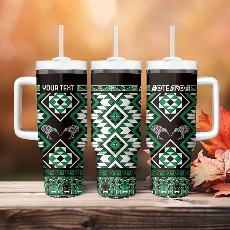 Taniko Motifs Aotearoa Waitangi Kowhaiwhai Kiwi Green Custom Stanley Quencher 40oz Stainless Steel Tumbler With Handle - Threewoofs - Image 4