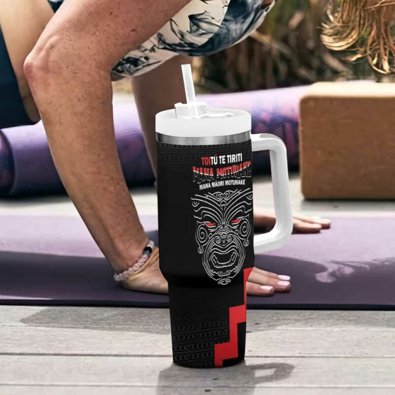 Toitu Te Tiriti Mana Maori Motuhake Aotearoa Haka Face Mix Poutama Art Custom Stanley Quencher 40oz Stainless Steel Tumbler With Handle - Threewoofs - Image 6