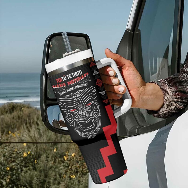 Toitu Te Tiriti Mana Maori Motuhake Aotearoa Haka Face Mix Poutama Art Custom Stanley Quencher 40oz Stainless Steel Tumbler With Handle - Threewoofs - Image 7