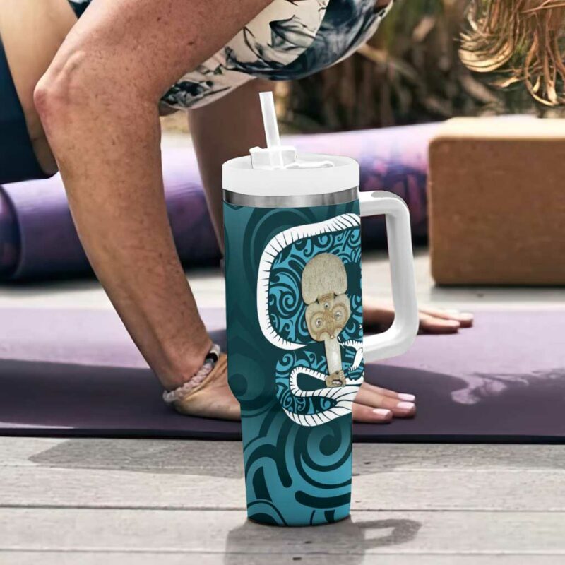 Turquoise New Zealand Eel Aotearoa Maori Tuna With Kotiate Weapon Custom Stanley Quencher 40oz Stainless Steel Tumbler With Handle - Threewoofs - Image 6