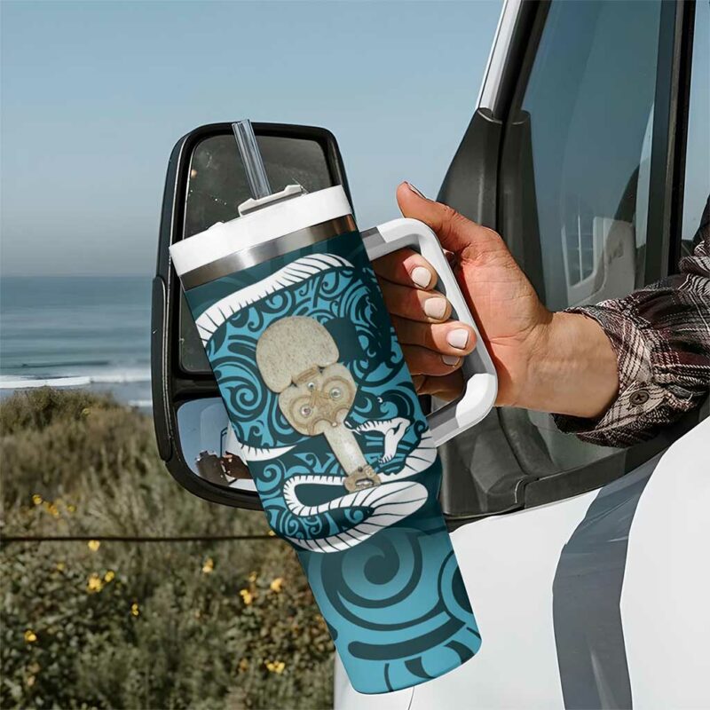 Turquoise New Zealand Eel Aotearoa Maori Tuna With Kotiate Weapon Custom Stanley Quencher 40oz Stainless Steel Tumbler With Handle - Threewoofs - Image 7