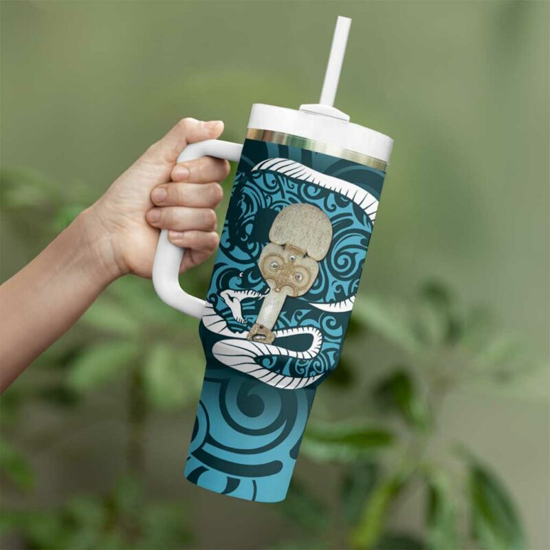 Turquoise New Zealand Eel Aotearoa Maori Tuna With Kotiate Weapon Custom Stanley Quencher 40oz Stainless Steel Tumbler With Handle - Threewoofs - Image 3