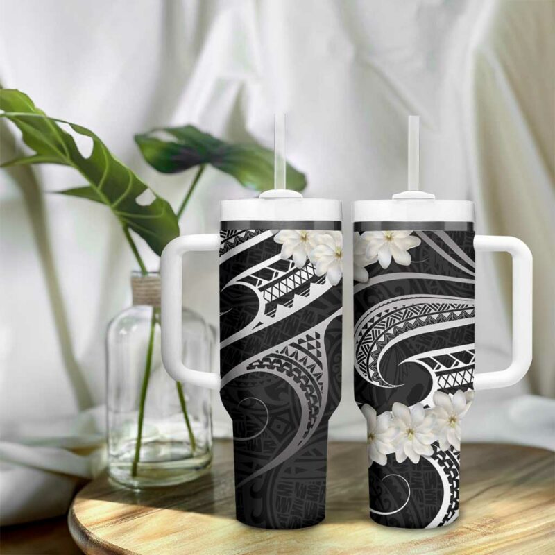 White Sunday Tokelau Gardenia Thunbergia Fakamalo Atu Kia Te Koutou Uma Custom Stanley Quencher 40oz Stainless Steel Tumbler With Handle - Threewoofs - Image 9