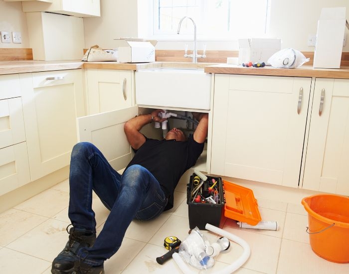 How do plumbers in Menifee, CA, handle sewer line repairs?