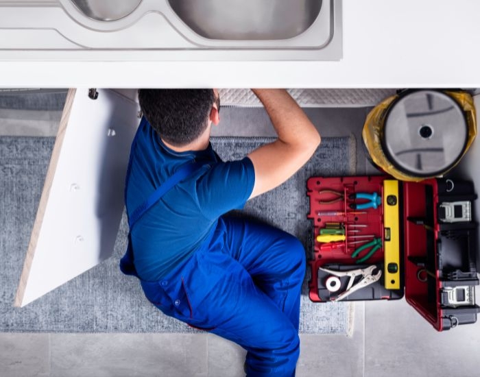 What are the typical response times for emergency plumbers in Menifee?