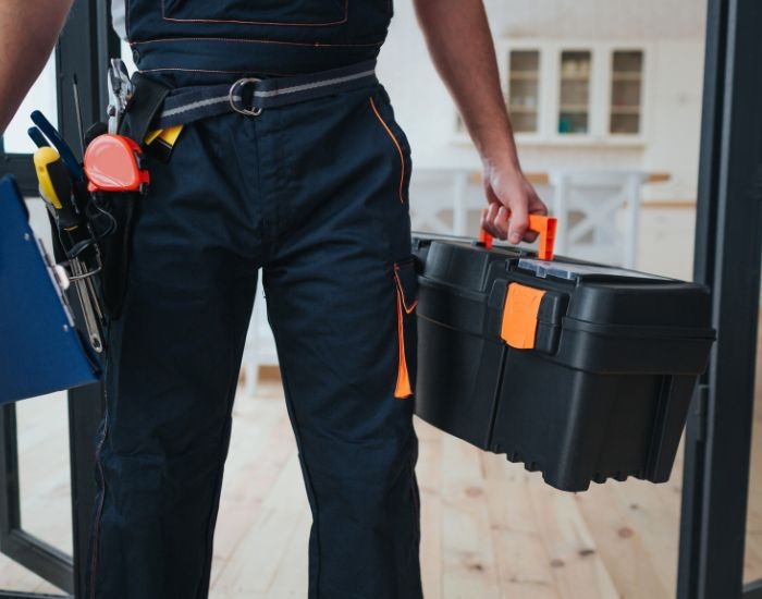 What are the essential qualities to look for in a Menifee plumbing contractor?