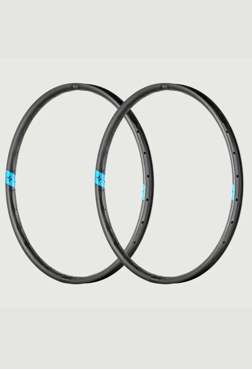 What are the most important specifications to consider for the best carbon MTB wheels?