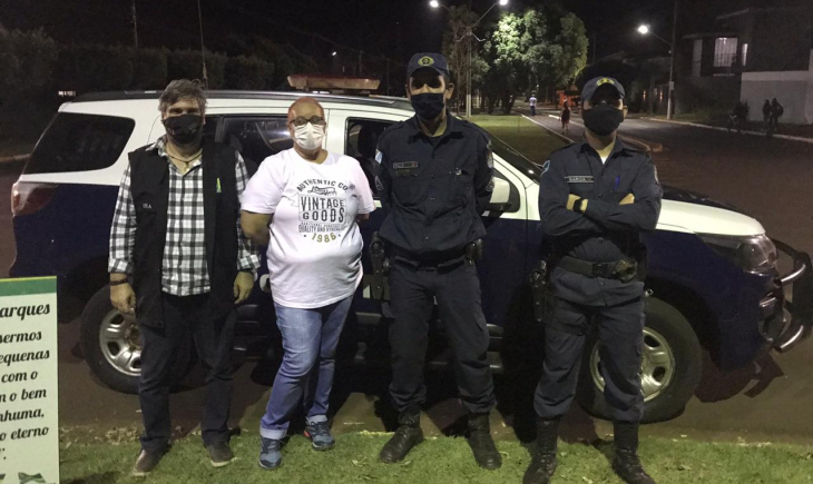Com apoio da Polícia Militar, Prefeitura de Maracaju fiscaliza e distribui máscaras a população.