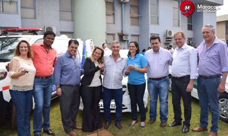 Prefeito Maurílio Azambuja realiza entrega de três novos veículos ao município. Saiba mais
