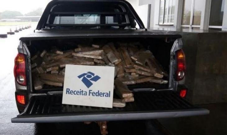Mundo Novo: Receita Federal apreende 185 kg de maconha em fundo falso de camionete