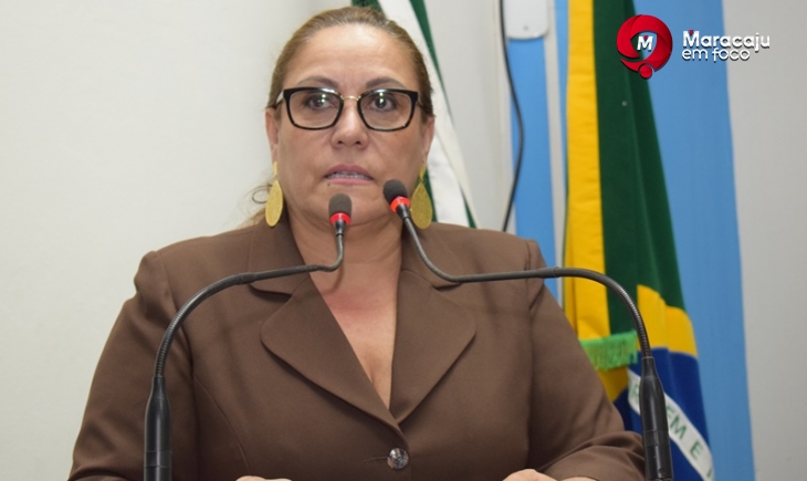 Vereadora Marinice Penajo pede readequação e melhor sinalização de rotatória em frente a Escola José Pereira da Rosa. Leia e assista.