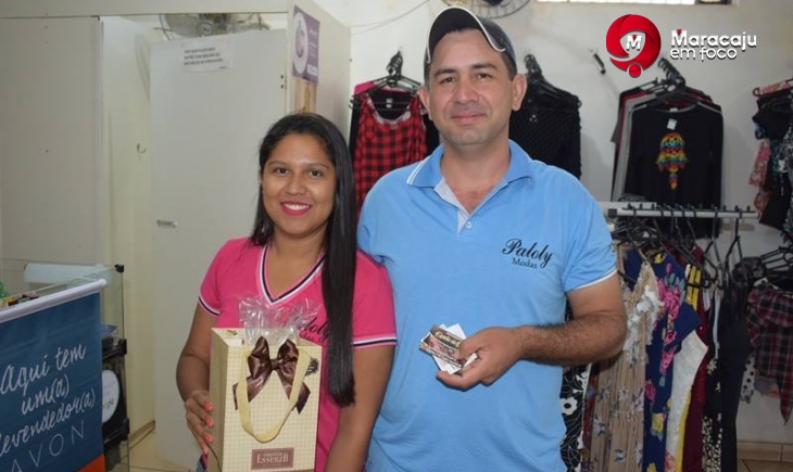 Contemplados com a Promoção Mês dos Namorados do Maracaju em Foco recebe seus prêmios. Saiba mais