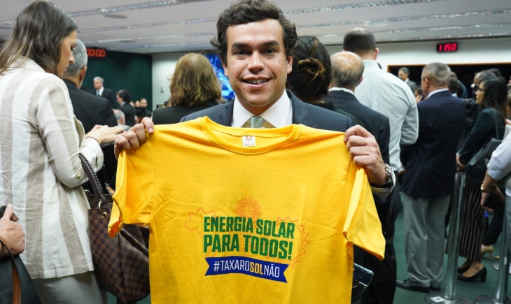 Beto Pereira repudia a possibilidade de taxação da energia solar no Brasil