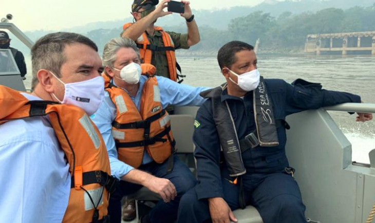 Secretários Riedel e Verruck visitam centro de operações de combate aos incêndios no Pantanal