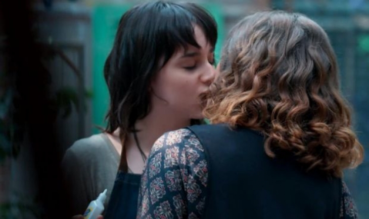 Samantha beija Lica em “Malhação” e deixa internet alvoroçada