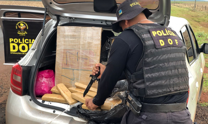 Sandero com mais de 220 quilos de drogas foi apreendido pelo DOF em Maracaju.