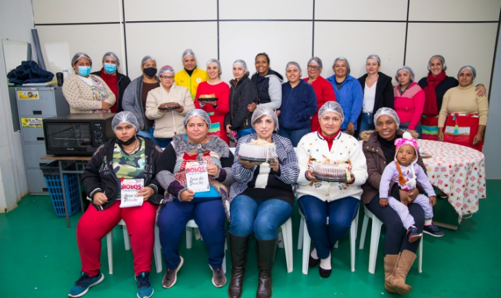 Curso de bolos caseiros da Prefeitura de Maracaju orienta e incentiva mulheres a buscarem uma geração de renda