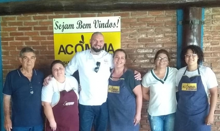 Presente no 3º Festival Gastronômico Serra de Maracaju, Chef Pedro Pierro visita e conhece trabalho da ACOMMA.