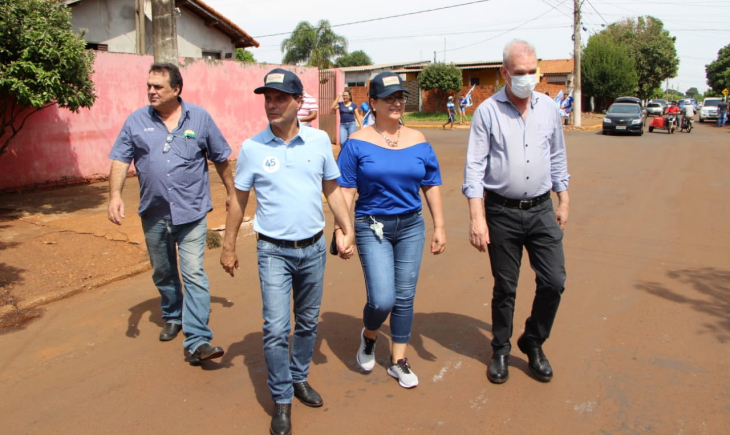Geraldo Resende participa da caminhada ao lado de Calderan e Maurão e reafirma seu compromisso com a saúde do município.  