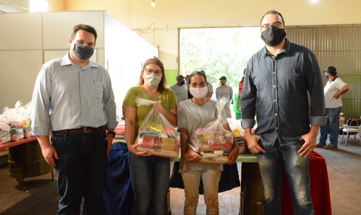 Famílias da Associação Recicla Maracaju recebem cestas básicas doadas pelo MPE e parceiros.
