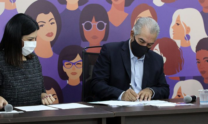Reinaldo Azambuja assina decretos que fortalecem políticas públicas para as mulheres