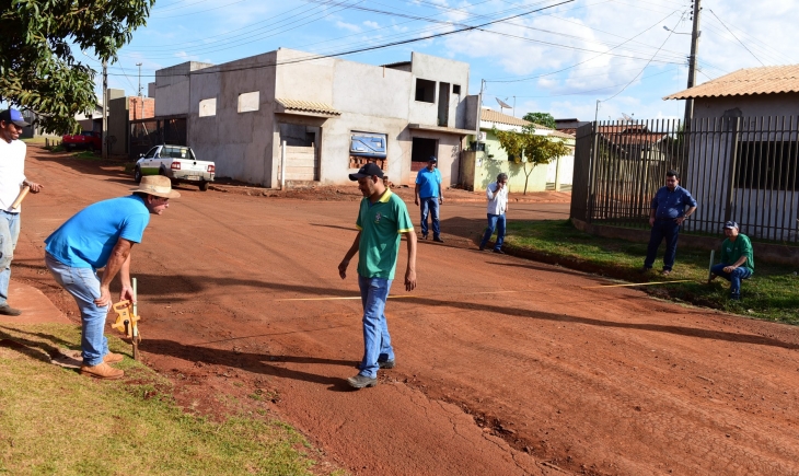 Prefeitura de Maracaju inicia obras de conclusão do asfalto no Bairro Porto Bello. Leia.