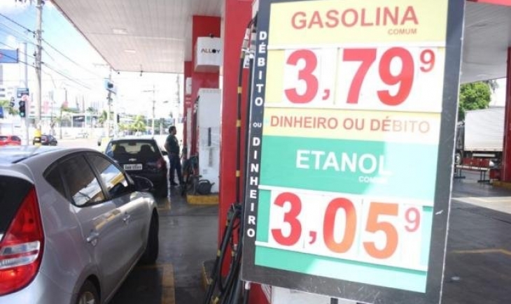 Litro da gasolina acumula queda de 2,4% e chega aos 3,79 em MS